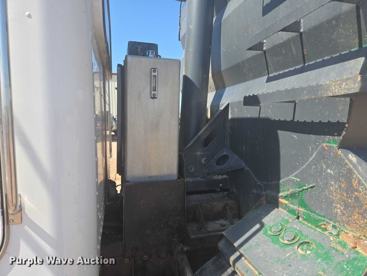 image for item DT7239 2007 Peterbilt 357 dump truck