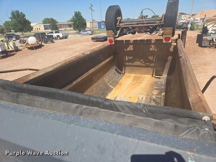 image for item DT7239 2007 Peterbilt 357 dump truck