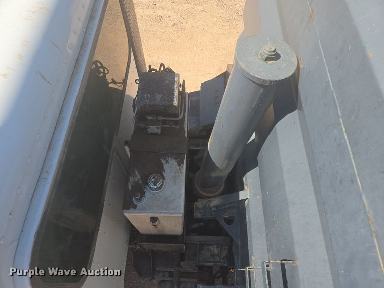 image for item DT7239 2007 Peterbilt 357 dump truck