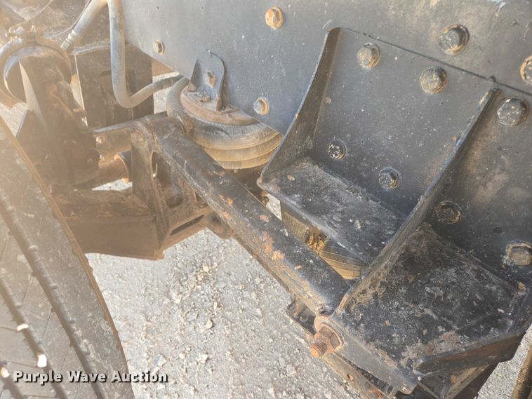 image for item DT7239 2007 Peterbilt 357 dump truck