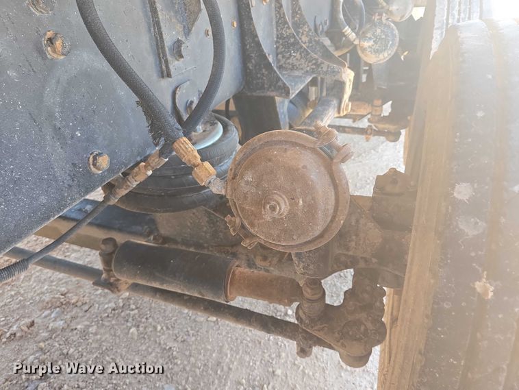 image for item DT7239 2007 Peterbilt 357 dump truck