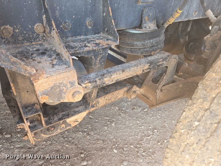 image for item DT7239 2007 Peterbilt 357 dump truck