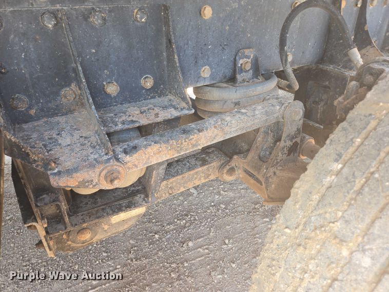 image for item DT7239 2007 Peterbilt 357 dump truck