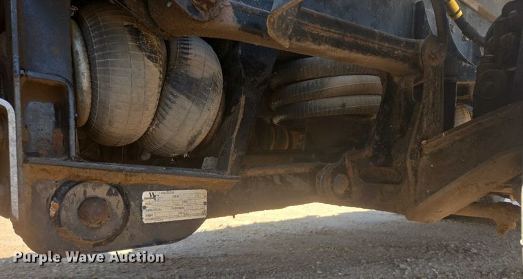 image for item DT7239 2007 Peterbilt 357 dump truck