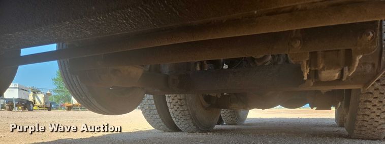 image for item DT7239 2007 Peterbilt 357 dump truck