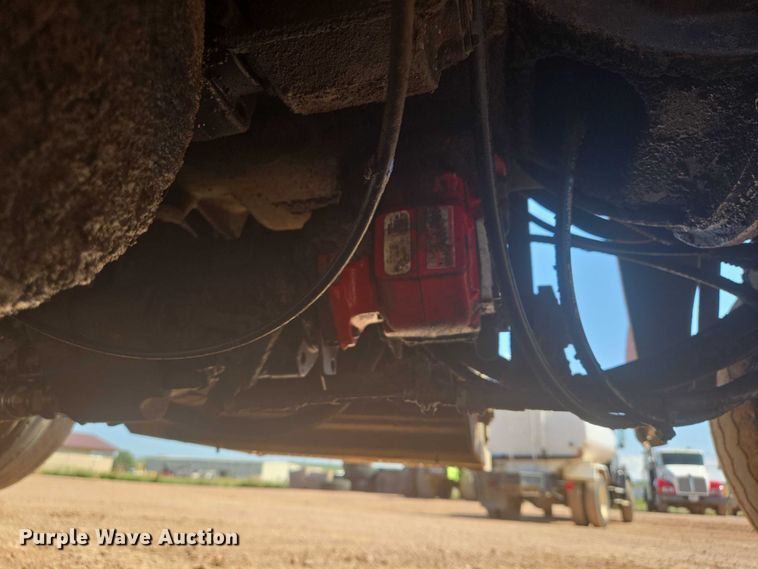 image for item DT7239 2007 Peterbilt 357 dump truck