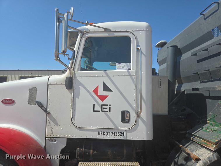 image for item DT7239 2007 Peterbilt 357 dump truck