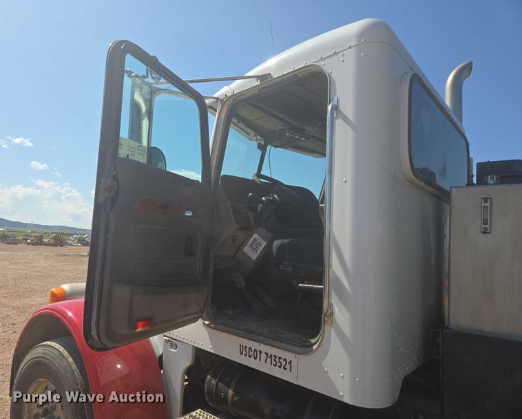 image for item DT7239 2007 Peterbilt 357 dump truck