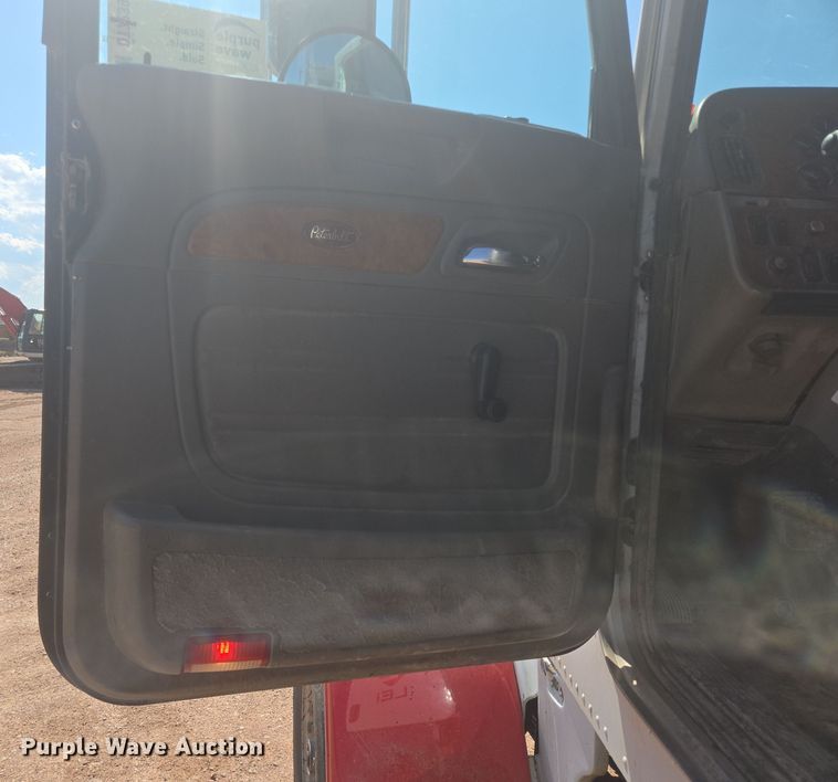 image for item DT7239 2007 Peterbilt 357 dump truck