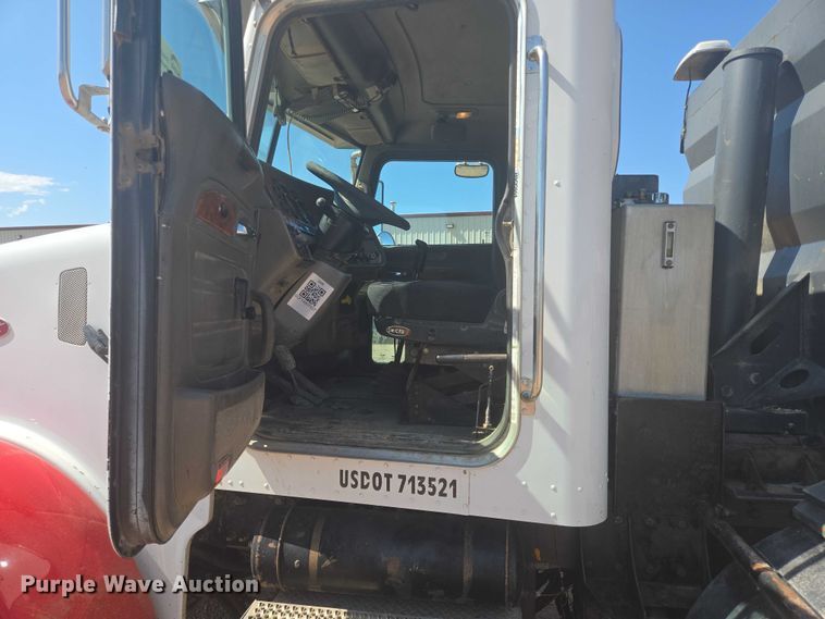 image for item DT7239 2007 Peterbilt 357 dump truck