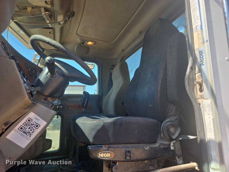 image for item DT7239 2007 Peterbilt 357 dump truck