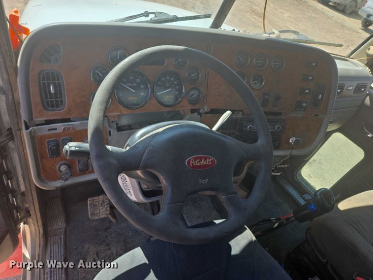 image for item DT7239 2007 Peterbilt 357 dump truck