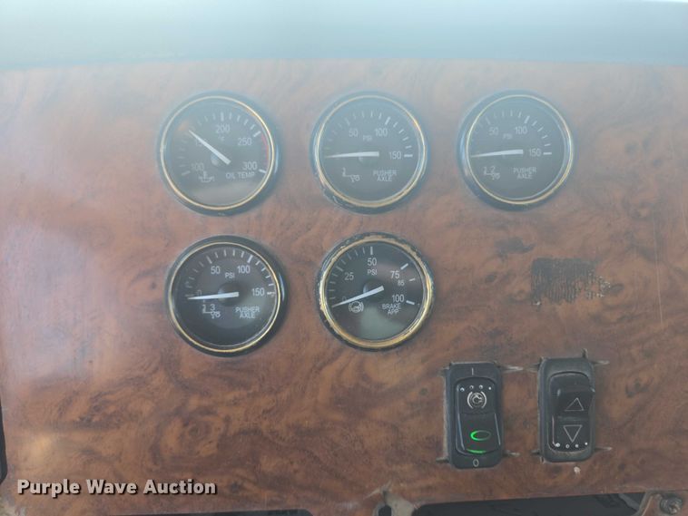 image for item DT7239 2007 Peterbilt 357 dump truck