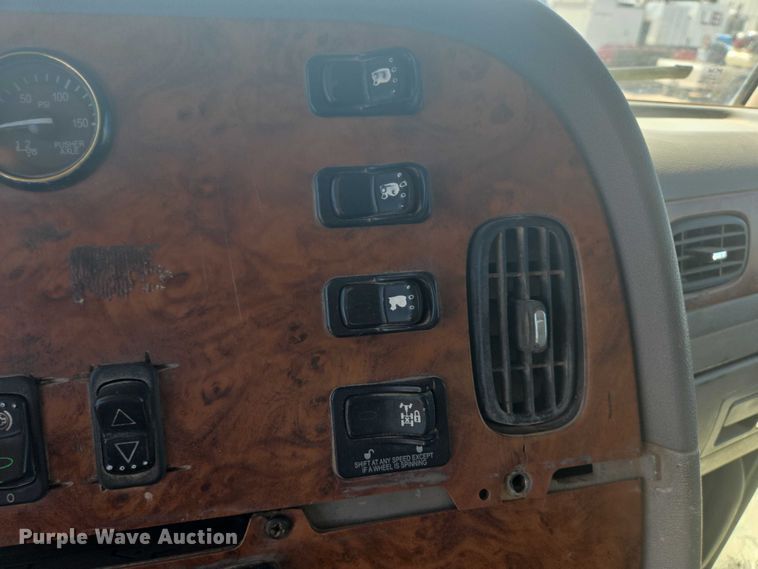 image for item DT7239 2007 Peterbilt 357 dump truck