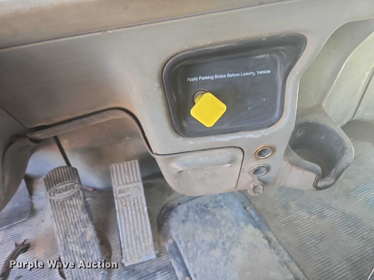 image for item DT7239 2007 Peterbilt 357 dump truck