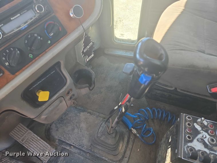 image for item DT7239 2007 Peterbilt 357 dump truck