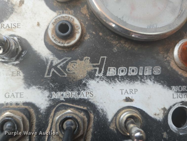 image for item DT7239 2007 Peterbilt 357 dump truck