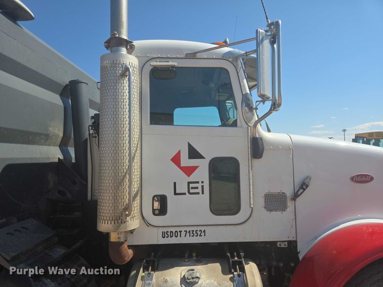 image for item DT7239 2007 Peterbilt 357 dump truck