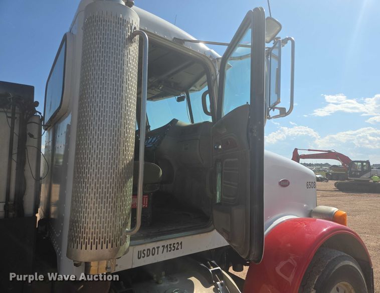 image for item DT7239 2007 Peterbilt 357 dump truck