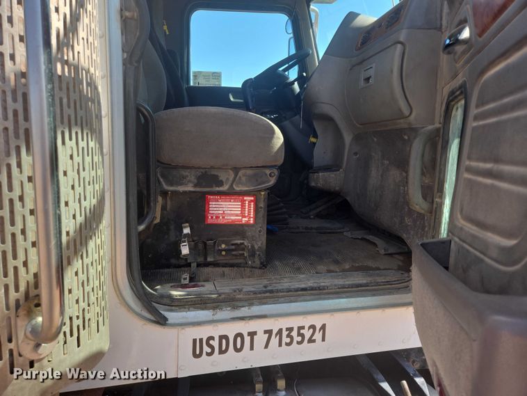 image for item DT7239 2007 Peterbilt 357 dump truck