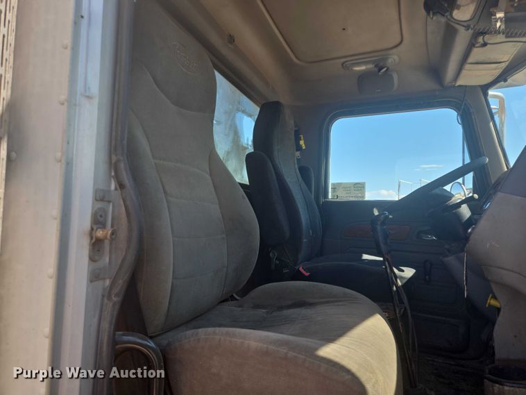 image for item DT7239 2007 Peterbilt 357 dump truck