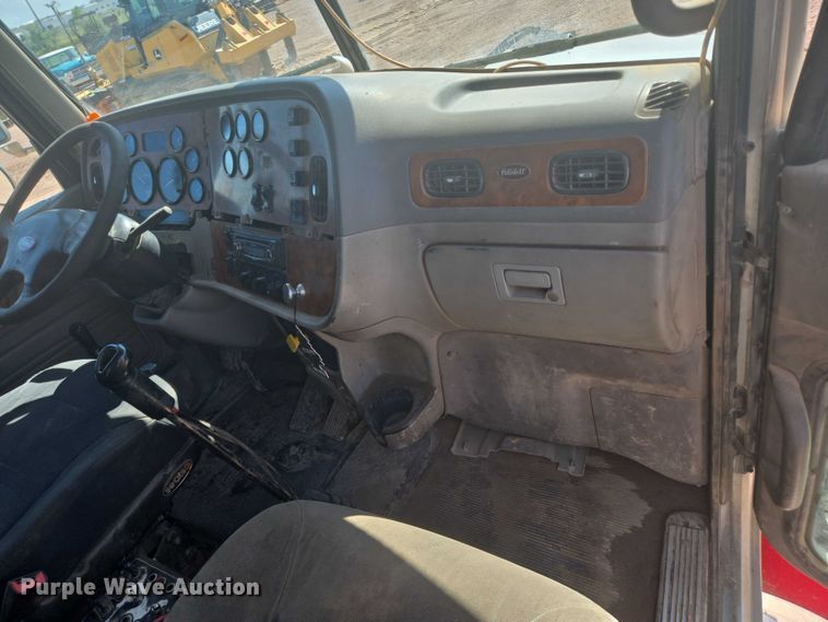 image for item DT7239 2007 Peterbilt 357 dump truck