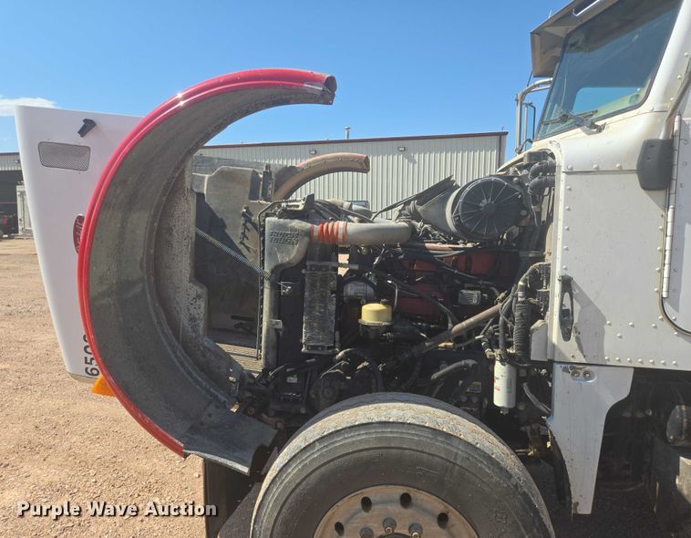 image for item DT7239 2007 Peterbilt 357 dump truck