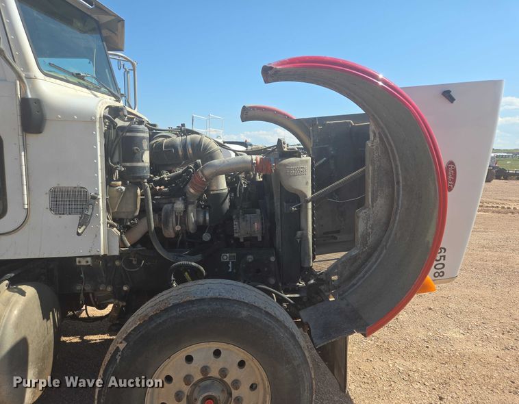 image for item DT7239 2007 Peterbilt 357 dump truck