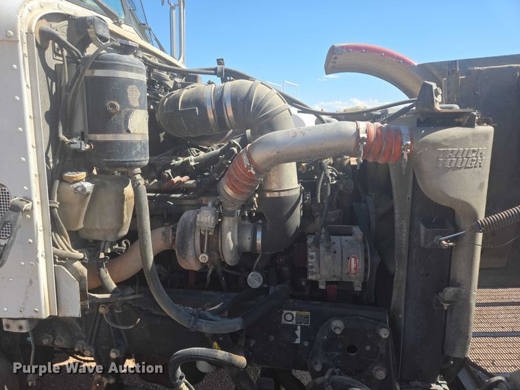 image for item DT7239 2007 Peterbilt 357 dump truck