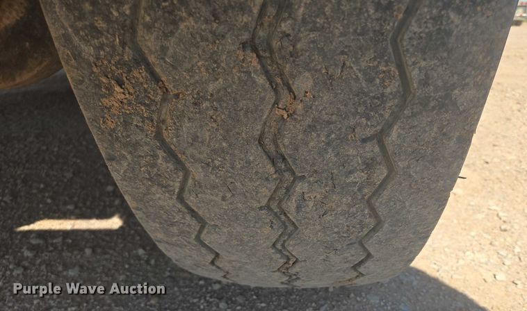 image for item DT7239 2007 Peterbilt 357 dump truck