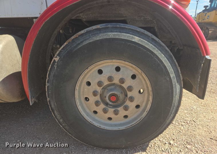 image for item DT7239 2007 Peterbilt 357 dump truck