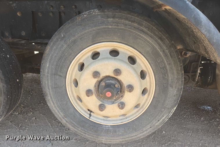 image for item DT7239 2007 Peterbilt 357 dump truck