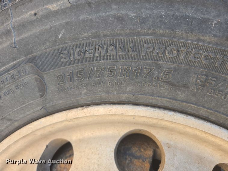 image for item DT7239 2007 Peterbilt 357 dump truck