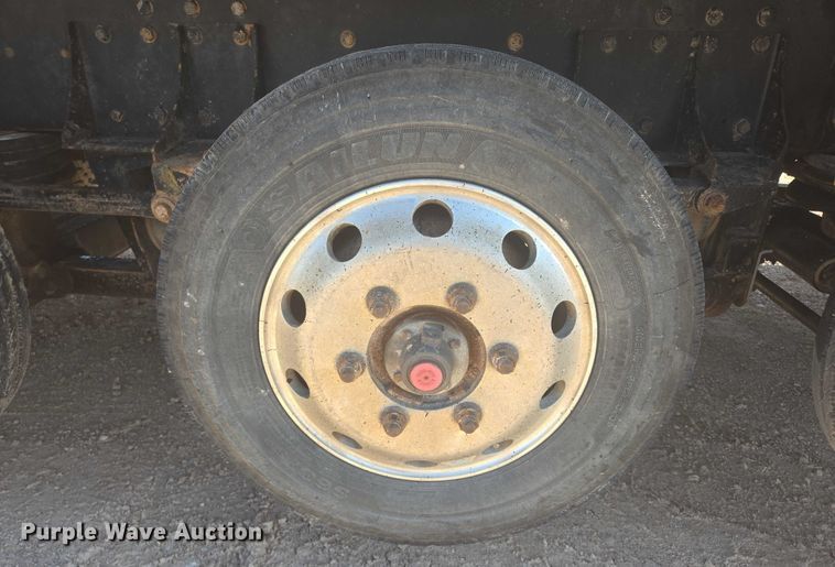 image for item DT7239 2007 Peterbilt 357 dump truck