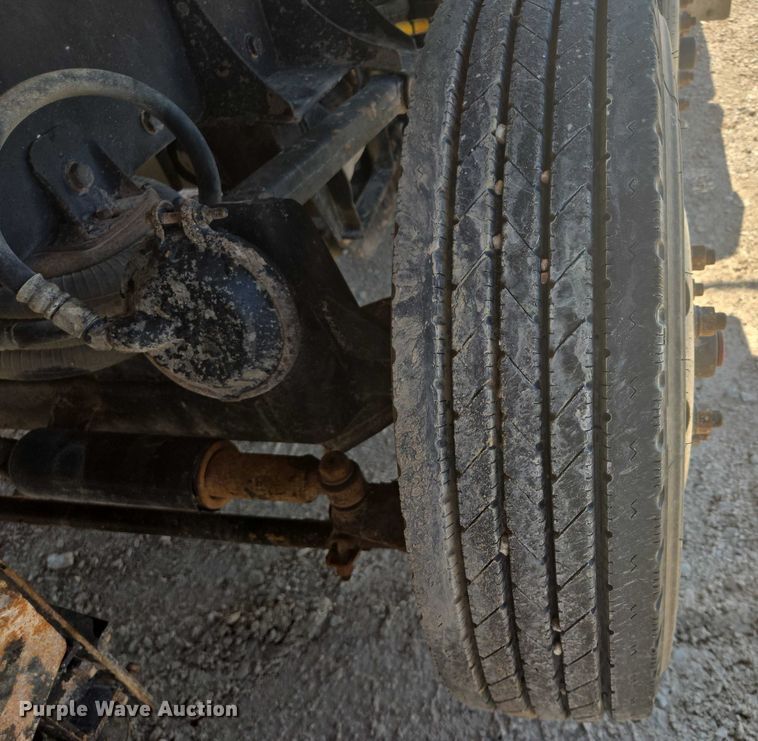 image for item DT7239 2007 Peterbilt 357 dump truck