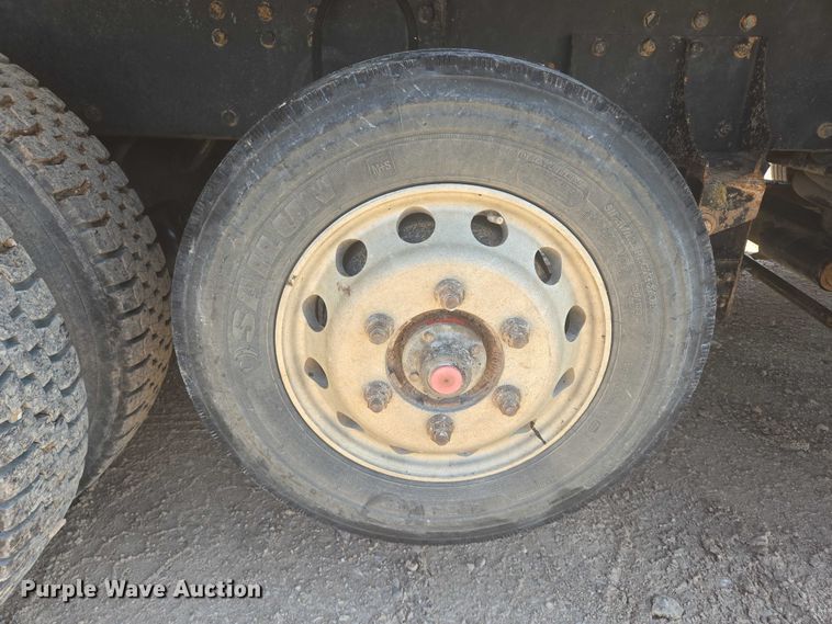 image for item DT7239 2007 Peterbilt 357 dump truck