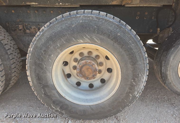 image for item DT7239 2007 Peterbilt 357 dump truck