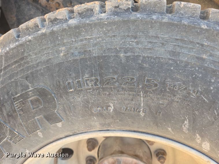 image for item DT7239 2007 Peterbilt 357 dump truck