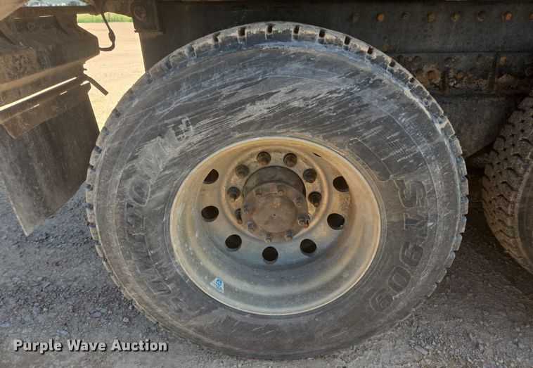 image for item DT7239 2007 Peterbilt 357 dump truck