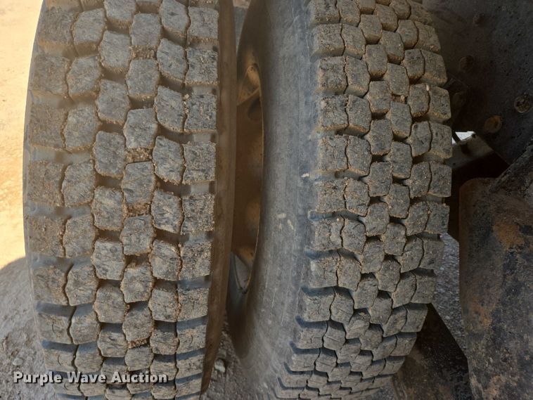 image for item DT7239 2007 Peterbilt 357 dump truck