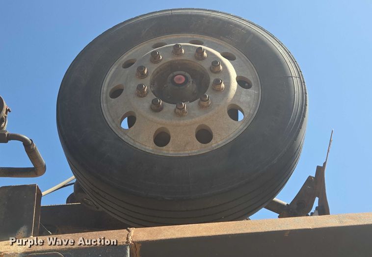 image for item DT7239 2007 Peterbilt 357 dump truck