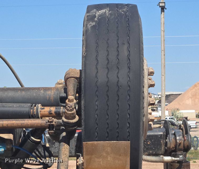 image for item DT7239 2007 Peterbilt 357 dump truck