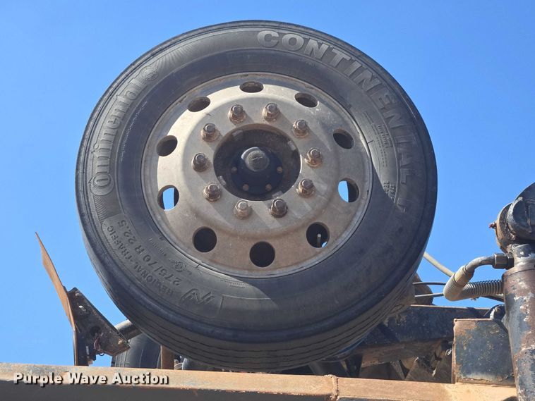 image for item DT7239 2007 Peterbilt 357 dump truck