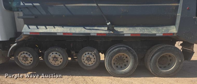 image for item DT7239 2007 Peterbilt 357 dump truck