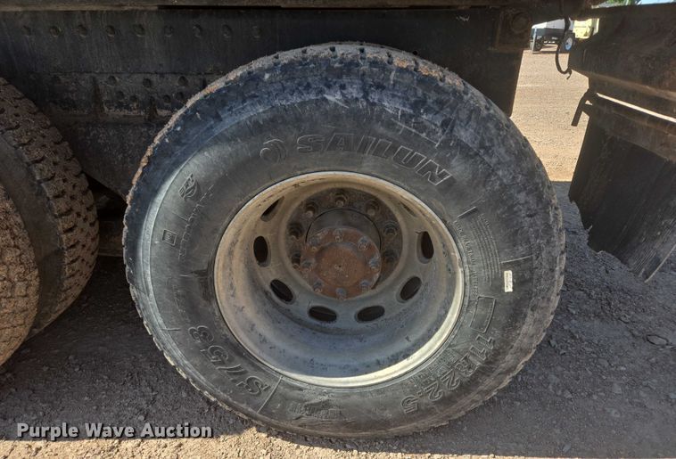 image for item DT7239 2007 Peterbilt 357 dump truck