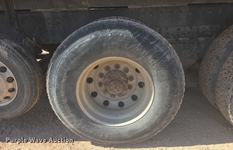 image for item DT7239 2007 Peterbilt 357 dump truck