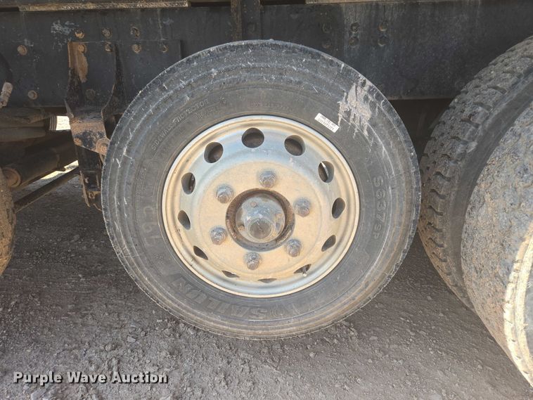 image for item DT7239 2007 Peterbilt 357 dump truck