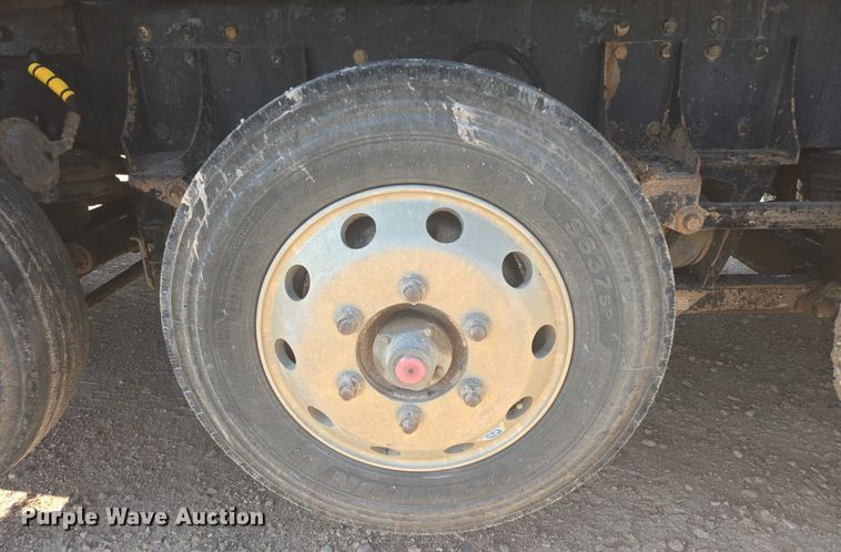 image for item DT7239 2007 Peterbilt 357 dump truck