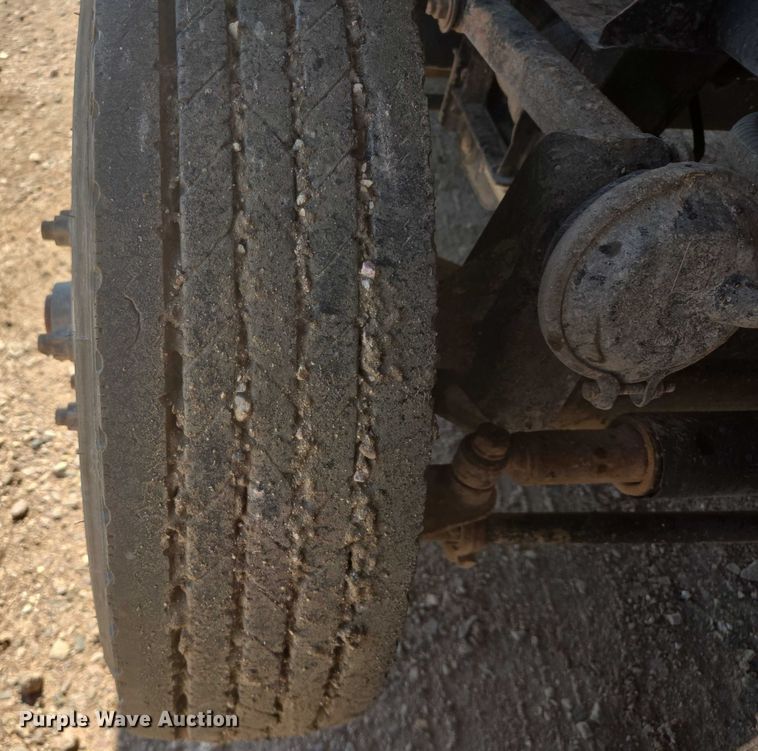 image for item DT7239 2007 Peterbilt 357 dump truck