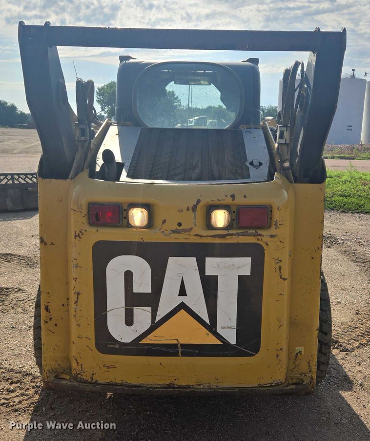 image for item DT7242 2010 Caterpillar 262C skid steer loader
